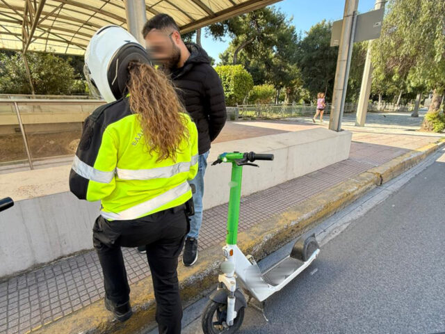 Απαγόρευση των ηλεκτρικών πατινιών για τους κάτω των 17 ετών και υποχρεωτική ασφάλιση για όλους: Οι 4 ρυθμίσεις προς ψήφιση