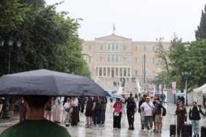 Έκτακτο δελτίο επικίνδυνων καιρικών φαινομένων: Έρχονται καταιγίδες, κεραυνοί και χαλάζι – Πότε θα βρέξει στην Αττική