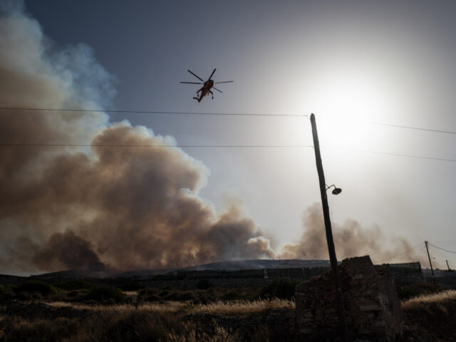 Χωρίς ενεργό μέτωπο η φωτιά στην Πάρο – Σε επιφυλακή η Πυροσβεστική για αναζωπυρώσεις