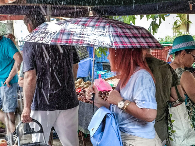 Αλλάζει ο καιρός: Ο καύσωνας υποχωρεί, οι καταιγίδες και το χαλάζι έρχονται