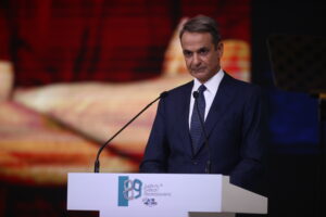 Το τριπλό στοίχημα της κυβέρνησης μέχρι τη ΔΕΘ