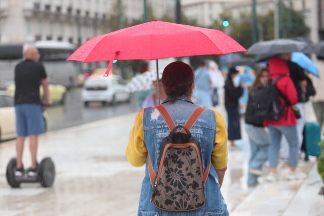 Κακοκαιρία με βροχές, καταιγίδες και χαλάζι: Οι περιοχές στο κόκκινο, τι ώρα θα βρέξει στην Αττική και πότε βελτιώνεται το σκηνικό