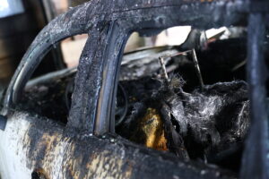 Τρεις συλλήψεις για τις εμπρηστικές επιθέσεις σε σπίτια στελεχών της ΝΔ