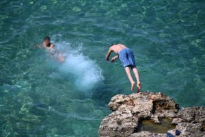Σε κλοιό καύσωνα η χώρα: Έρχεται και αφρικανική σκόνη – Πού θα ξεπεράσει τους 40°C η θερμοκρασία και πότε θα υποχωρήσει η ζέστη