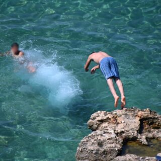 Σε κλοιό καύσωνα η χώρα: Έρχεται και αφρικανική σκόνη – Πού θα ξεπεράσει τους 40°C η θερμοκρασία και πότε θα υποχωρήσει η ζέστη
