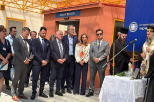 Ο Άδωνις, τα έξυπνα γυαλιά Ray-Ban και οι «παρακολουθήσεις» πολιτών