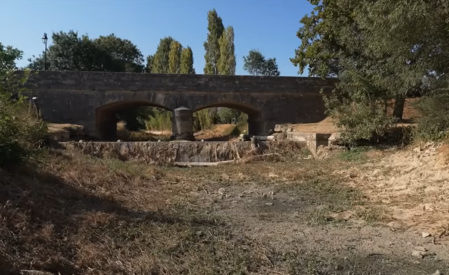 Ο ιστορικός καύσωνας μετατρέπει σε… έρημα τον μεγαλύτερο ποταμό της Γαλλίας
