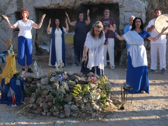 Λατρεύουν τους θεούς της αρχαίας Ελλάδας και δεν είναι καθόλου χαρούμενοι με την Οδύσσεια