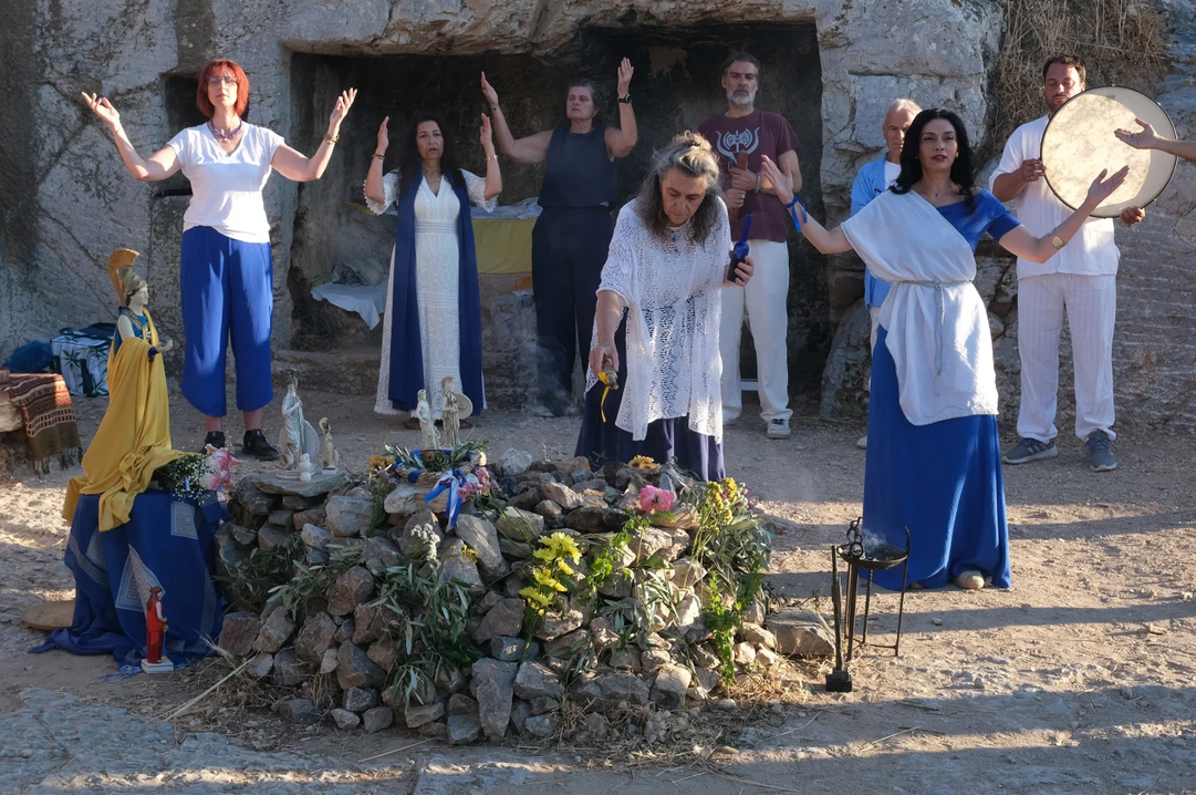 Λατρεύουν τους θεούς της αρχαίας Ελλάδας και δεν είναι καθόλου χαρούμενοι με την Οδύσσεια