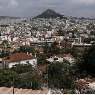 Γιατί τα ελληνικά σπίτια μετατρέπονται τα καλοκαίρια σε θερμικές παγίδες