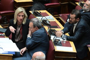 Καύσωνας στον ΣΥΡΙΖΑ, λίστα αναμονής στην Αμαλίας
