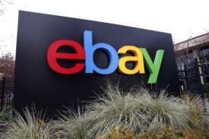 Η eBay θα αποζημιώσει με 55,7 εκατ. δολάρια δημοσιογράφους που δέχθηκαν κατσαρίδες, στεφάνι κηδείας και απειλές