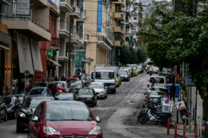 Θρίλερ στο Παγκράτι με νεκρό άνδρα σε διαμέρισμα