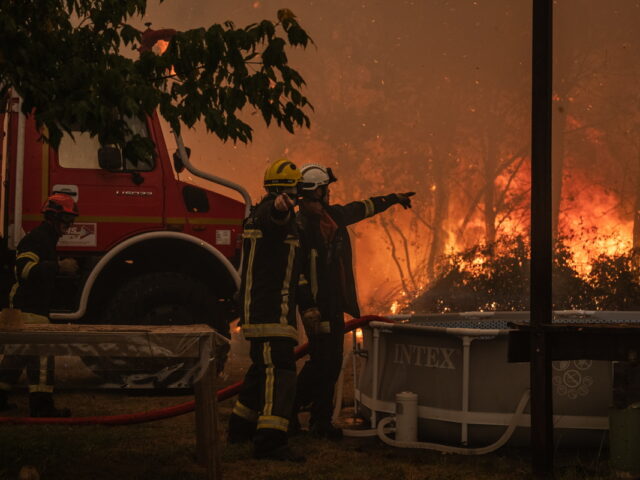 Τι είναι τα «σύννεφα φωτιάς», το ακραίο φαινόμενο που κάνει τόσο επικίνδυνες και ανεξέλεγκτες τις φωτιές σε Ισπανία και Γαλλία