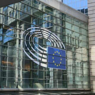 Όταν η συζήτηση για “το νόμιμο και το ηθικό” επιστρέφει…