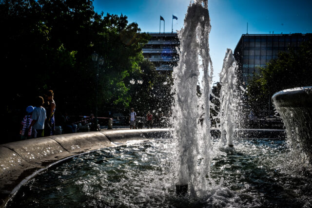 Έκτακτο δελτίο της ΕΜΥ για τον καύσωνα: Πορτοκαλί προειδοποίηση για τρεις περιοχές, πού θα φτάσει τους 43°C η θερμοκρασία