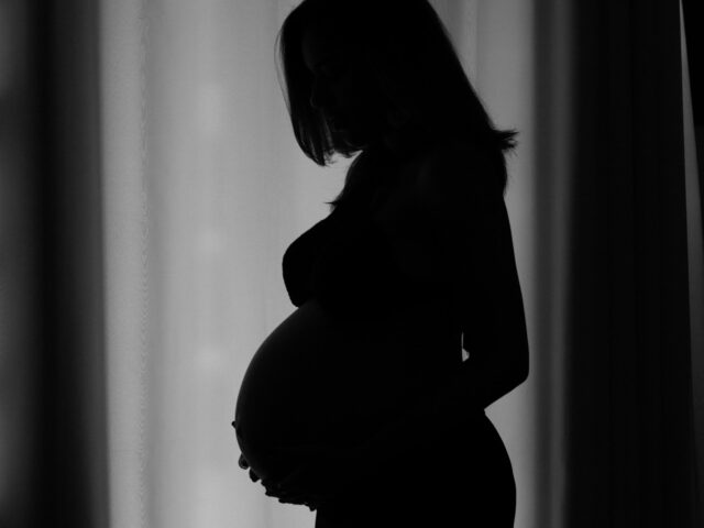 Συνελήφθη 28χρονος που ξυλοκόπησε την έγκυο πρώην σύντροφό του – Έχασε τη ζωή του το νεογνό