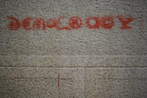Οι δημοκρατίες μπορούν ακόμη να θριαμβεύουν