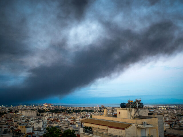 Ωραιόκαστρο: Συναγερμός για το τοξικό νέφος με καρκινογόνες ουσίες, έφτασε και στην Αττική