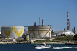 Η τιμή του πετρελαίου πλησιάζει τα 100 δολάρια το βαρέλι μετά τις επιθέσεις στην Ερυθρά Θάλασσα