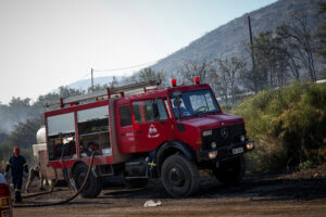 Φθιώτιδα: Σε εξέλιξη μεγάλη φωτιά στο Καλαπόδι – Μήνυμα 112 για τη Σφάκα και ισχυρές πυροσβεστικές δυνάμεις