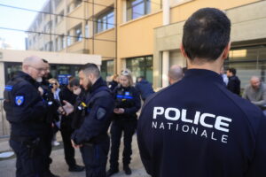 Άνδρας επιτέθηκε με μαχαίρι σε τρεις γυναίκες στο Παρίσι
