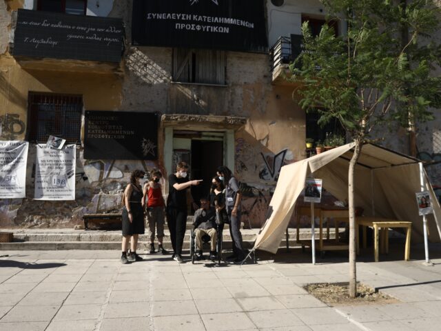 Τα Προσφυγικά ανοίγουν τα σπίτια τους στις οικογένειες του κτηρίου που κατέρρευσε στα Πετράλωνα