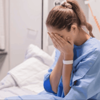 Γιατί πληρώνουμε τόσο ακριβά την υγεία στην Ελλάδα;