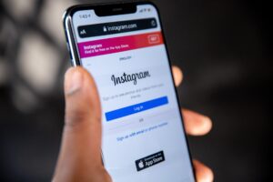 Το Instagram ενέκρινε διαφημίσεις που προωθούσαν σεξουαλική κακοποίηση παιδιών