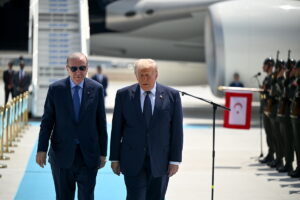 Η στρατηγική της Αθήνας απέναντι στο «φλερτ» Τραμπ-Ερντογάν για τα F-35