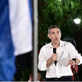 Τσίπρας: Θα στείλω λουλούδια στον Άδωνι