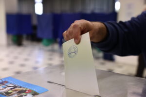 Οι τρεις δρόμοι της εξουσίας