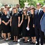 Λύγισαν τα παιδιά και οι εγγονές του Γιάννη Βαρβιτσιώτη στον τελευταίο αποχαιρετισμό