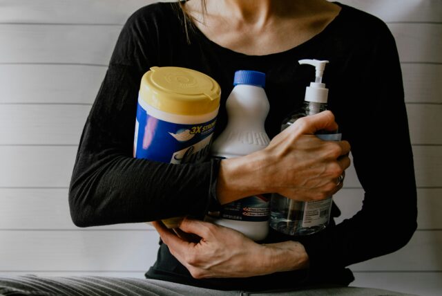 Τα «αθώα» απολυμαντικά που προκαλούν ανησυχία για την υγεία μας