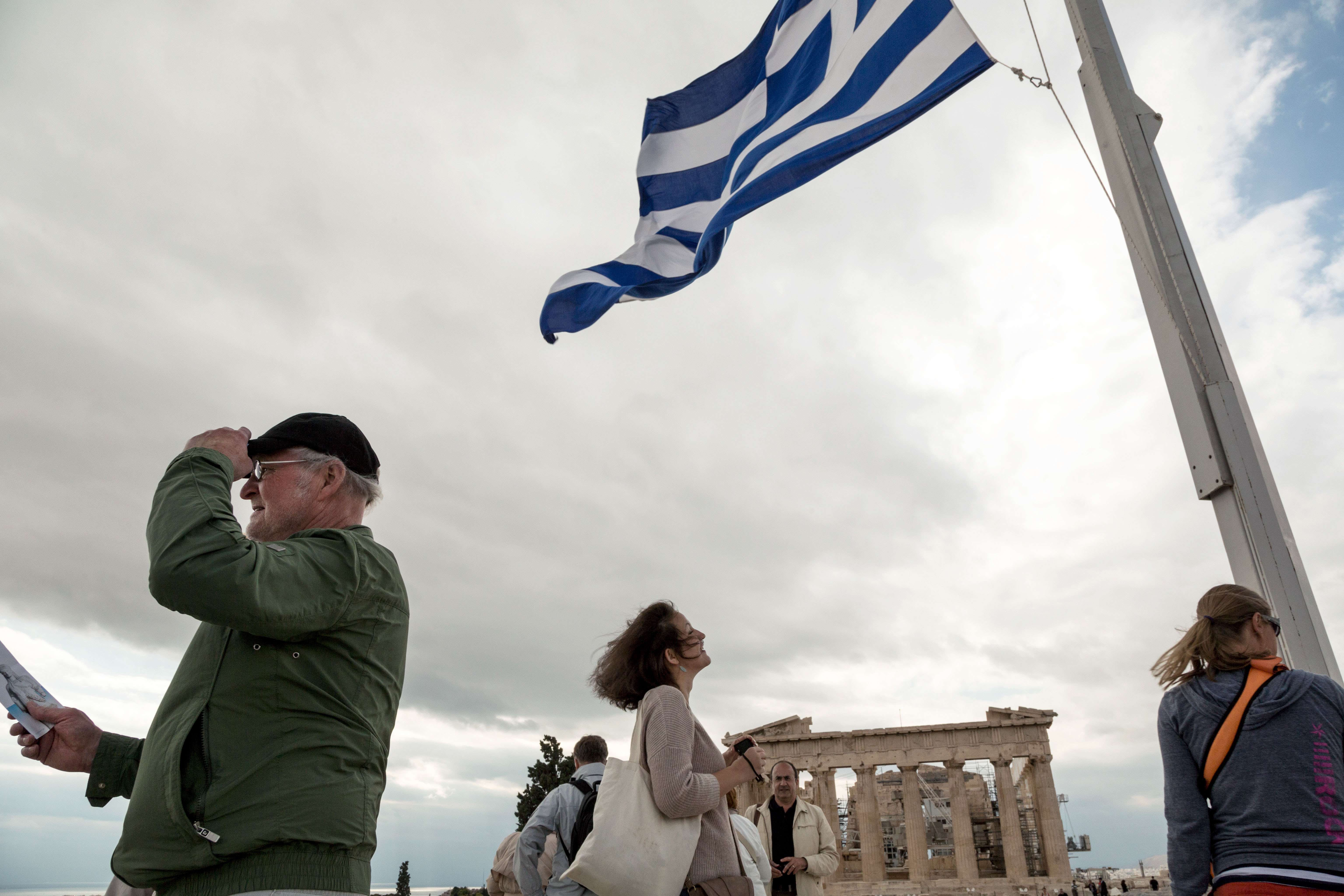 Le Monde: «Στην Ελλάδα η μάχη κατά της φοροδιαφυγής δίνει τους πρώτους καρπούς»