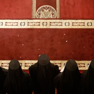 Γυναίκα στο φούρνο με Παστίτσιο