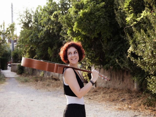 Η Ανδριάνα Μπάμπαλη γράφει, ζωγραφίζει και μαθαίνει. Γενικώς.