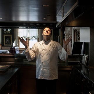 O Αστέριος Κουστούδης και τα καλύτερα πιάτα της πόλης