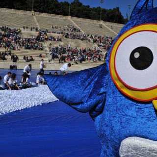 Το μεγαλύτερο λευκό περιστέρι ειρήνης κατασκευάστηκε στην Αθήνα