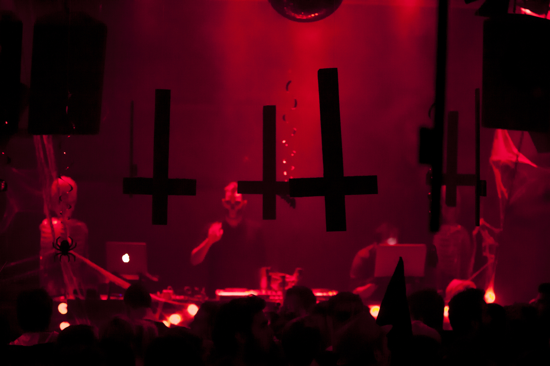 costume; dress up; fun; Halloween; nightlife; party; Six Dogs; spooky; διασκέδαση; θρίλερ]; μεταμφιεση; νυχτερινη ζωή; νύχτα; πάρτυ; τρόμος