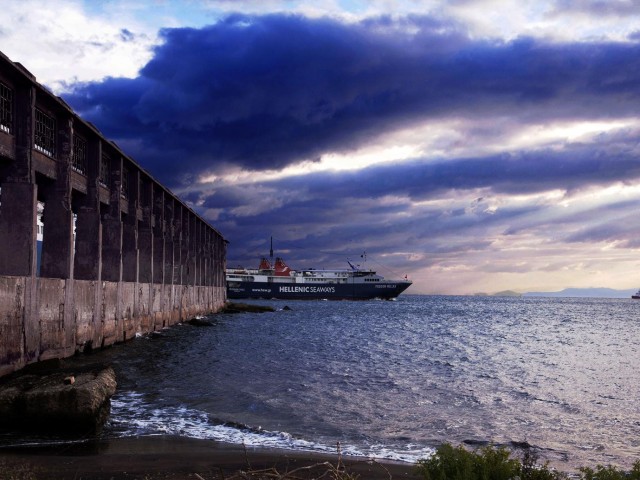 Μια διαφορετική ματιά στο λιμάνι του Πειραιά