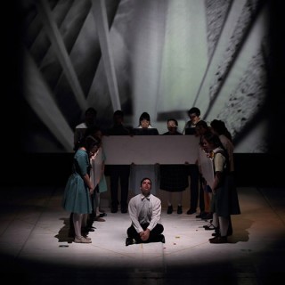 Ο άνθρωπος ανεμιστήρας, μια παράσταση για τους «άλλους»