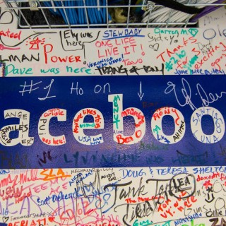 Χρόνια πολλά Facebook