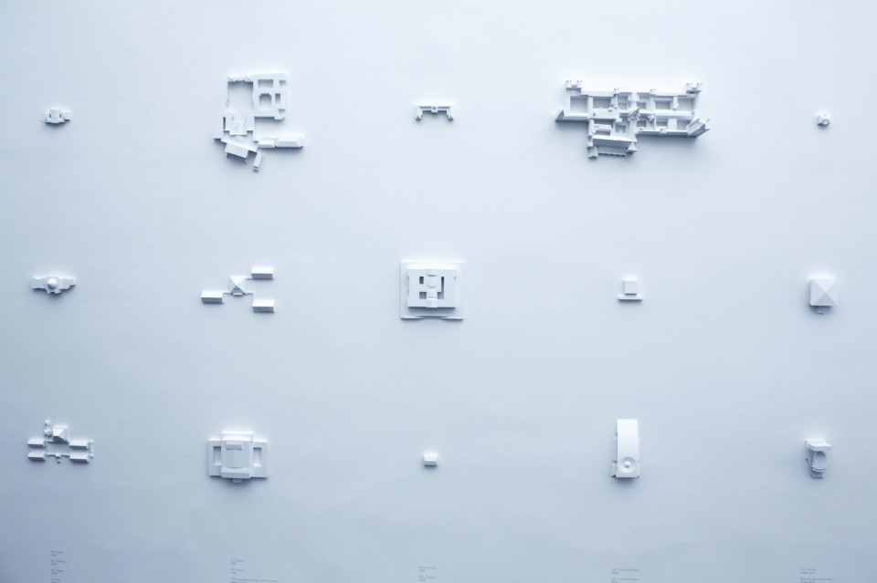 Στη μέση ξεχωρίζει το ελληνικό κοινοβούλιο. Μπορείτε να κάνετε μόνοι σας τη σύγκριση με τα υπόλοιπα.