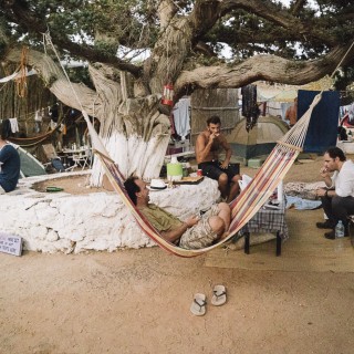 Επεράσαμε όμορφα στα γυρίσματα του Suntan στην Αντίπαρο