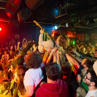 Punk rock χάος (με την καλή έννοια) στα Εξάρχεια