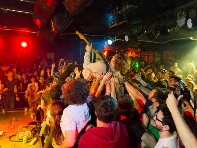 Punk rock χάος (με την καλή έννοια) στα Εξάρχεια