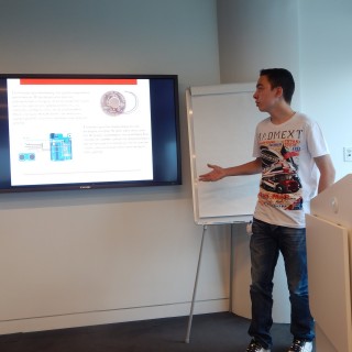 Ο Άγγελος Γκέτσης έβαλε τα γυαλιά στη Google