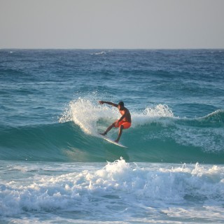 Το Ikaria Surf School είναι το πρώτο surf camp για γυναίκες στην Ελλάδα