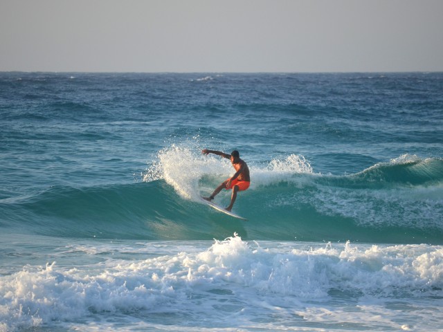 Το Ikaria Surf School είναι το πρώτο surf camp για γυναίκες στην Ελλάδα